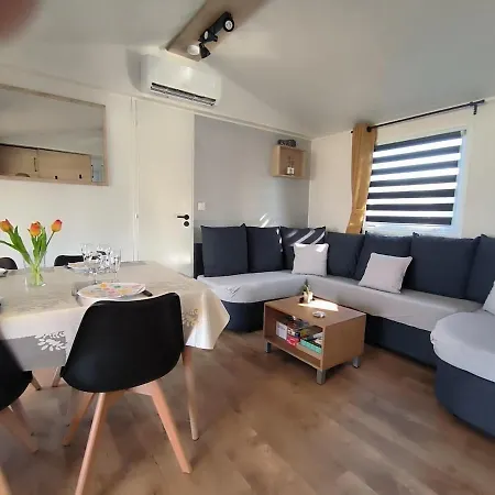 Mobilhome 3 Avec Terrasse Et Magnifique Jardin بيت للعطل كانيه