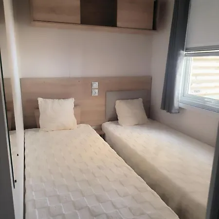 Mobilhome 3 Avec Terrasse Et Magnifique Jardin بيت للعطل كانيه